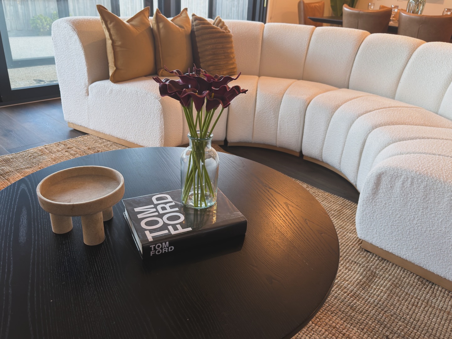 The Curved Lounge